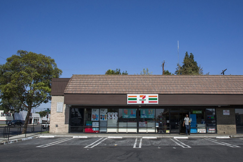 Một cửa hàng tiện lợi của 7-eleven ở Santa Ana, bang California (Mỹ). (Ảnh: AFP/TTXVN)