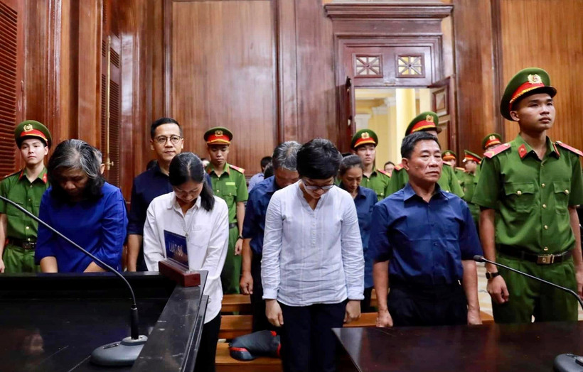 Các bị cáo nghe tuyên án ngày 22/11/2019. (Ảnh: Thành Chung/TTXVN)