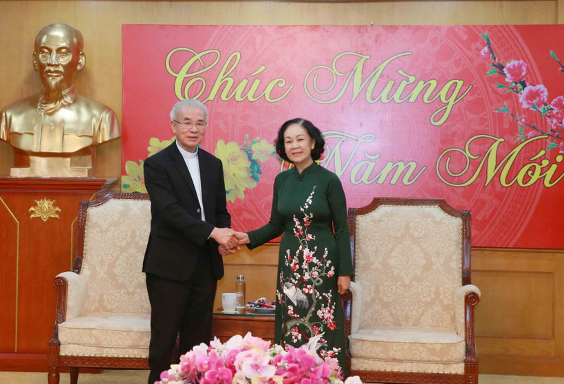 Ủy viên Bộ Chính trị, Trưởng Ban Dân vận Trung ương Trương Thị Mai tiếp Đoàn đại biểu Ủy ban Đoàn kết Công giáo Việt Nam do Linh mục Trần Xuân Mạnh, Chủ tịch Uỷ ban làm Trưởng đoàn. (Ảnh: Phương Hoa/TTXVN)