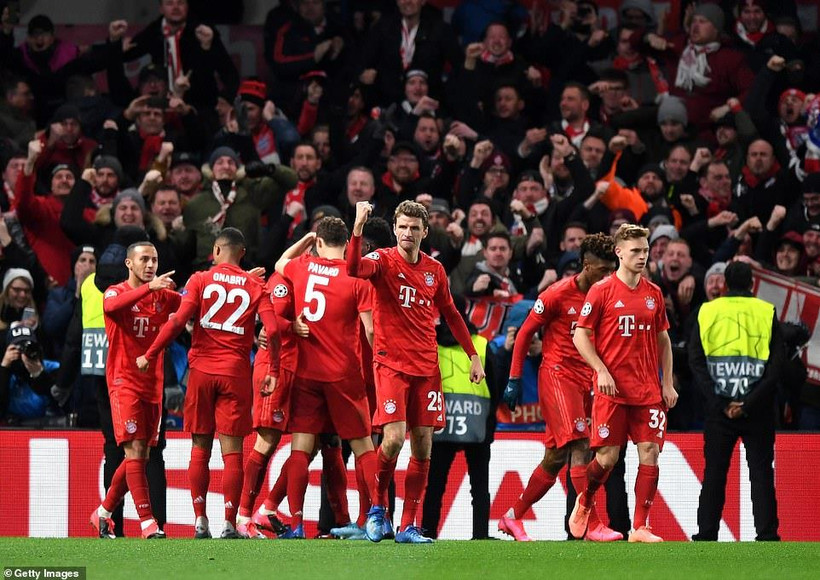 Bayern giành chiến thắng đậm ngay tại Stamford Bridge.