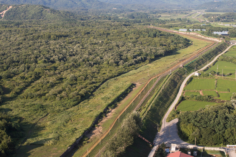 Quang cảnh Khu phi quân sự (DMZ) giữa hai miền Triều Tiên tại Cheorwon, tỉnh Gangwon, Hàn Quốc. (Ảnh: Yonhap/TTXVN)
