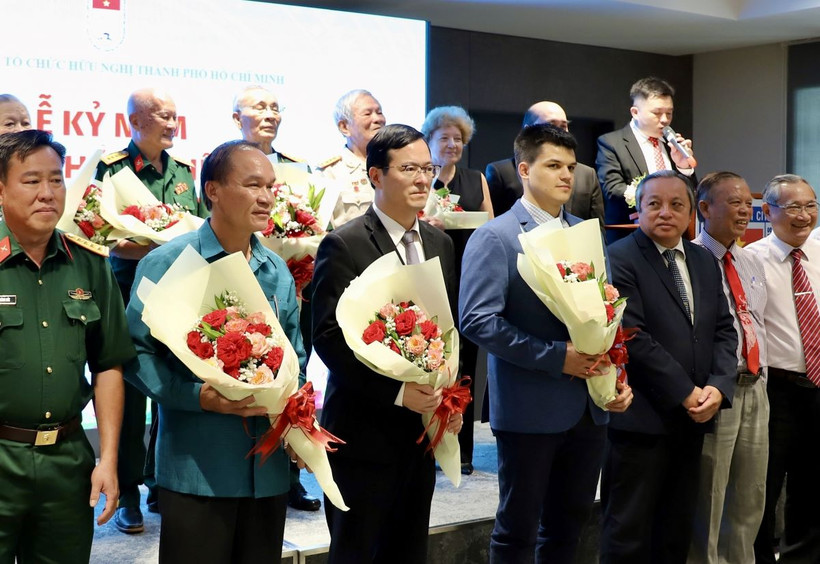 Tri ân bạn bè quốc tế đã hỗ trợ Việt Nam trong Chiến dịch lịch sử Điện Biên Phủ. (Ảnh: Hồng Giang/TTXVN)