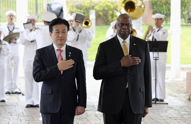 Bộ trưởng Quốc phòng Nhật Bản Minoru Kihara người người đồng cấp Lloyd Austin của Mỹ. (Nguồn: Kyodo)