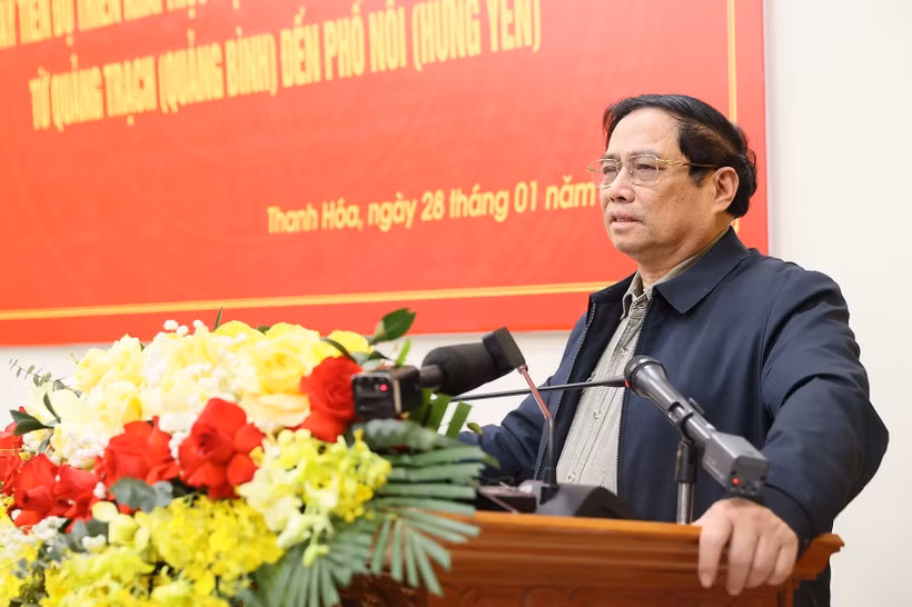 Thủ tướng Phạm Minh Chính kết luận hội nghị thúc đẩy tiến độ triển khai các dự án Đường dây 500 kV mạch 3 Quảng Trạch-Phố Nối. (Ảnh: Dương Giang/TTXVN)
