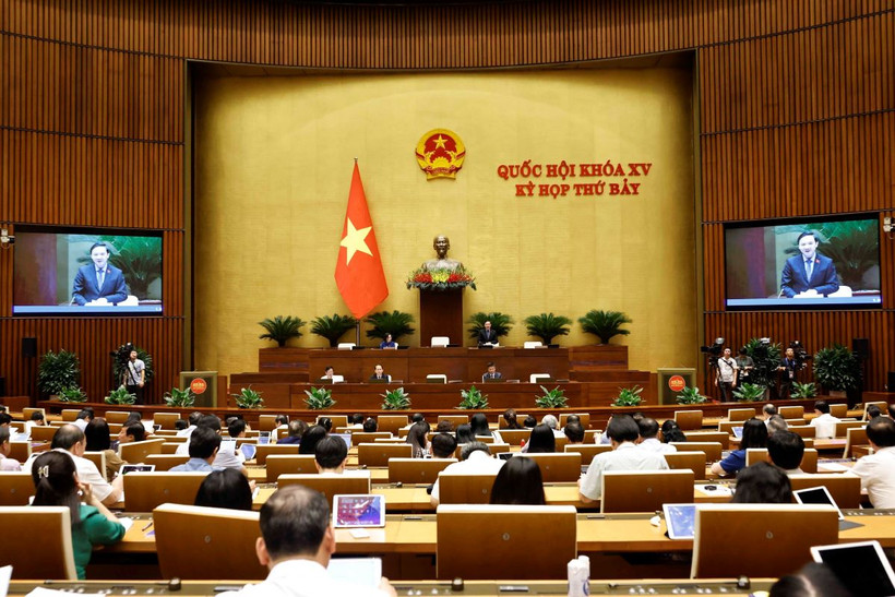 Phó Chủ tịch Quốc hội Nguyễn Khắc Định điều hành phiên họp. (Ảnh: Doãn Tấn/TTXVN)