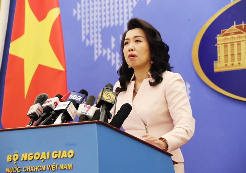Người phát ngôn Bộ Ngoại giao Lê Thị Thu Hằng trả lời câu hỏi của phóng viên các cơ quan thông tấn, báo chí trong nước và quốc tế. (Ảnh: Lâm Khánh/TTXVN)