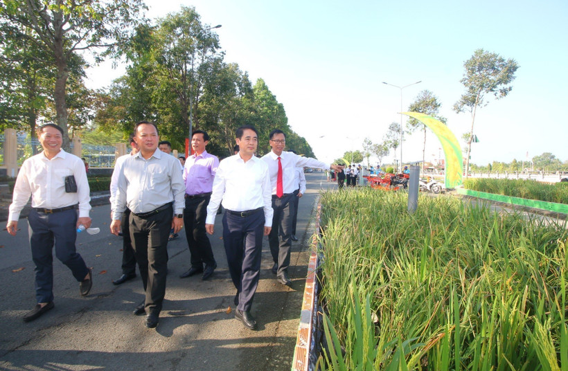 Khách tham quan triển lãm Con đường Lúa Gạo Việt Nam. (Ảnh: Duy Khương/TTXVN)