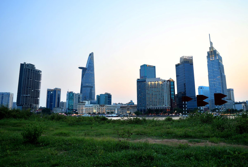 Khu vực ven Sông Sài Gòn phía Khu Đô thị Thủ Thiêm (Thành phố Hồ Chí Minh). (Ảnh: Hồng Đạt/TTXVN)