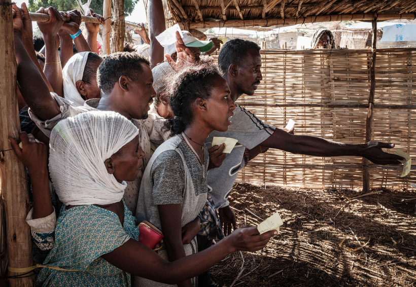 Người dân Ethiopia sơ tán từ vùng chiến sự Tigray tới lánh nạn tại một trại tị nạn ở bang Gedaref, Sudan, ngày 5/12/2020. (Ảnh: AFP/TXTVN)