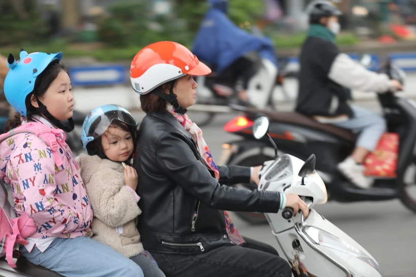 Thủ đô Hà Nội đêm và sáng trời rét. (Ảnh: Thanh Tùng/TTXVN)