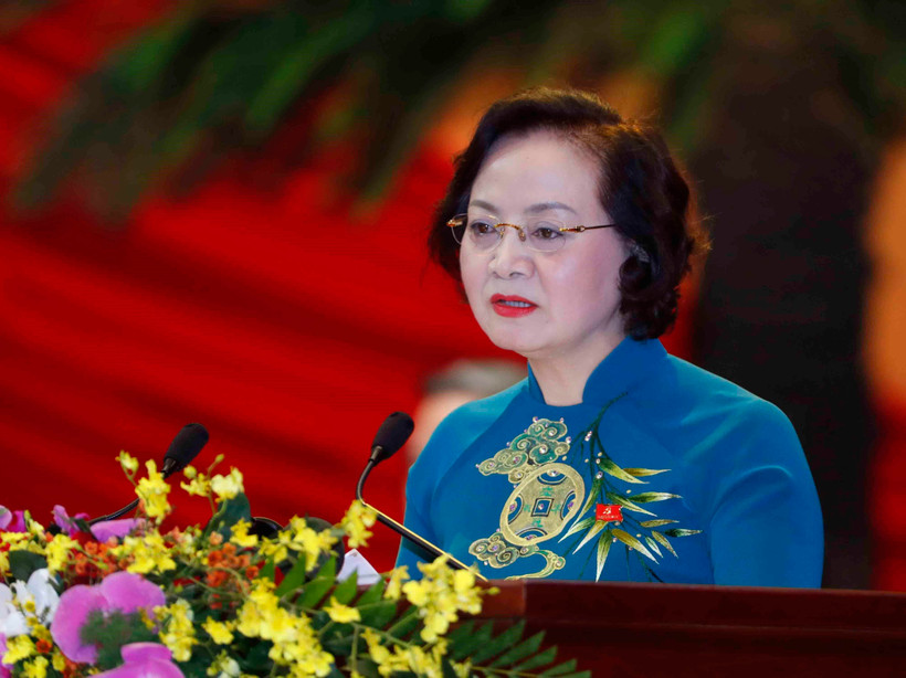 Đồng chí Phạm Thị Thanh Trà, Ủy viên Trung ương Đảng, Phó Trưởng ban Tổ chức Trung ương, Thứ trưởng Bộ Nội vụ trình bày tham luận. (Ảnh: TTXVN)