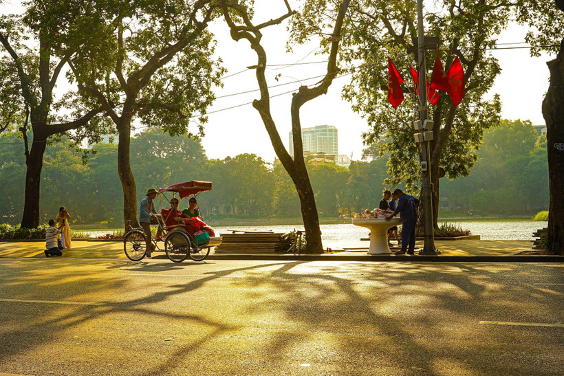 Chiều Thu bên hồ Hoàn Kiếm. (Ảnh: Khánh Hòa/TTXVN) 