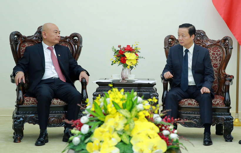 Phó Thủ tướng Trần Hồng Hà tiếp ông Chen Yun, Chủ tịch Tập đoàn Đường sắt Trung Quốc (CREC). (Ảnh: TTXVN phát)