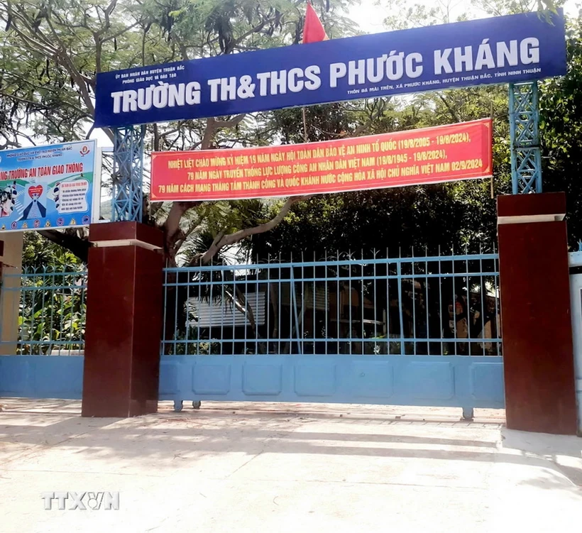 Trường Tiểu học và Trung học Cơ sở Phước Kháng tại xã Phước Kháng, Thuận Bắc, Ninh Thuận. (Ảnh: TTXVN phát)