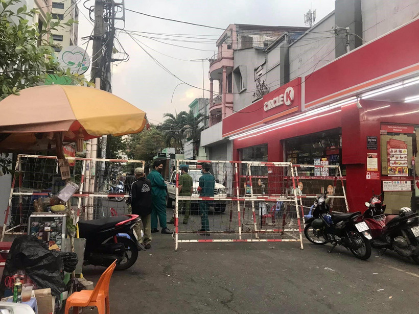 TP.Hồ Chí Minh phong tỏa khu vực Mả Lạng do có ca nhiễm COVID-10. (Ảnh: Hồng Giang/TTXVN)