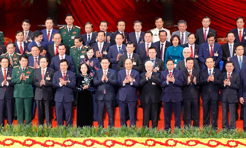 Ban Chấp hành Trung ương Đảng khóa XIII ra mắt Đại hội. (Ảnh: TTXVN)