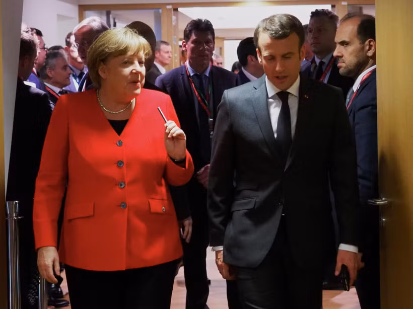 Thủ tướng Đức Angela Merkel (trái, phía trước) và Tổng thống Pháp Emmanuel Macron (phải, phía trước) tại Hội nghị thượng đỉnh Liên minh châu Âu ở Brussels, Bỉ ngày 21/3/2019. (Ảnh: THX/TTXVN) 