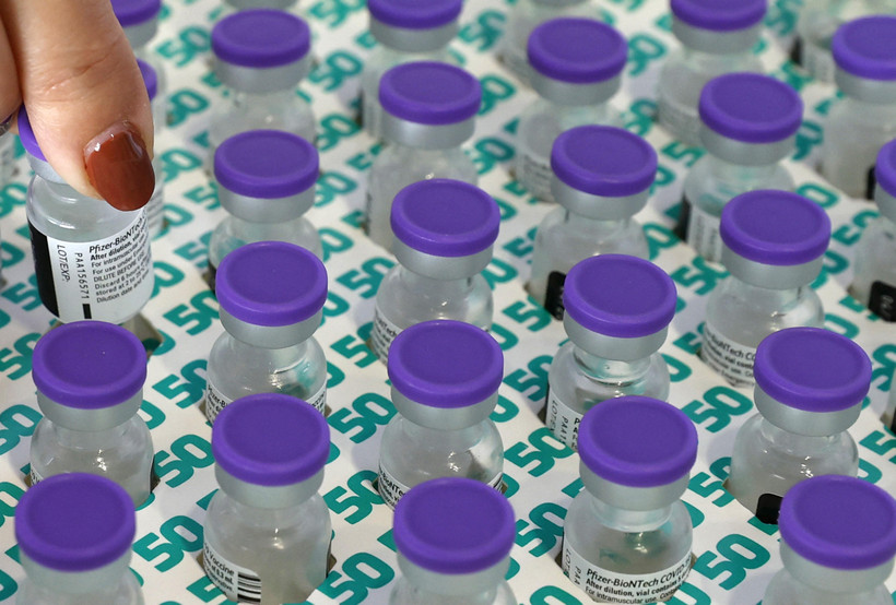 Vaccine ngừa COVID-19 của Pfizer/ BioNTech. (Ảnh: AFP/TTXVN)