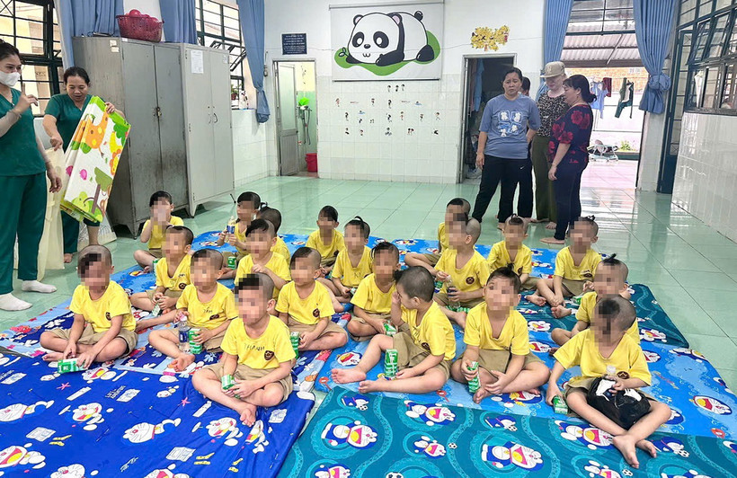 46 trẻ được Trung tâm nuôi dưỡng bảo trợ trẻ em Linh Xuân thuộc Sở tiếp nhận để chăm sóc, nuôi dưỡng. (Ảnh: TTXVN phát)