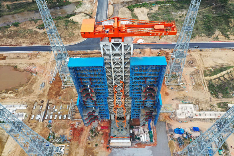 Trung Quốc hoàn thành công tác xây dựng bệ phóng số 1 tại Trung tâm phóng tàu vũ trụ thương mại đầu tiên ở thành phố Văn Xương, tỉnh Hải Nam ngày 29/12/2023. (Ảnh: THX/TTXVN)