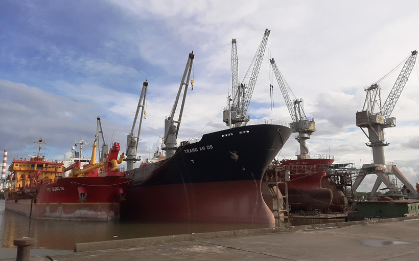 Ngành đóng tàu sẽ khó có thể phát triển như thời kỳ hoàng kim cách đây hàng chục năm nếu như chưa tái cơ cấu các khoản nợ và cho đơn vị tiếp cận vốn vay để đầu tư. (Ảnh: Việt Hùng/Vietnam+)