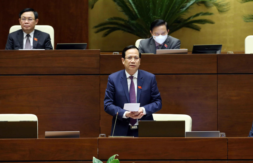 Bộ trưởng Bộ Lao động, Thương binh và Xã hội Đào Ngọc Dung phát biểu giải trình, làm rõ một số vấn đề đại biểu Quốc hội nêu. (Ảnh: Phạm Kiên/TTXVN)
