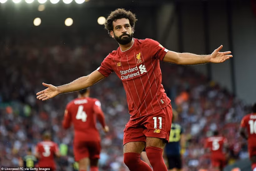 Salah lập cú đúp mang chiến thắng về cho Liverpool.