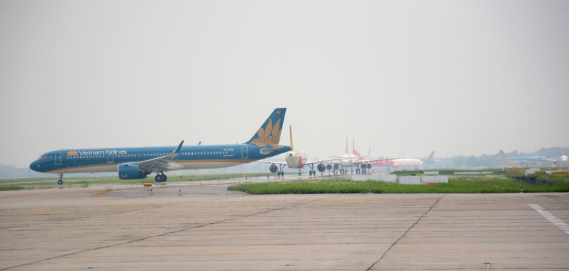 Máy bay trên đường lăn ra đường băng để chuẩn bị cất cánh tại một sân bay. (Ảnh: Việt Hùng/Vietnam+)