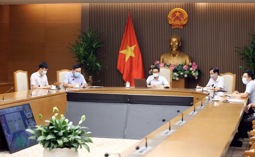  Phó Thủ tướng Vũ Đức Đam, Trưởng Ban Chỉ đạo Quốc gia phòng, chống dịch COVID-19 chủ trì họp trực tuyến với lãnh đạo các tỉnh Bắc Ninh và Bắc Giang về công tác phòng, chống dịch ở các địa phương này. (Ảnh: Phạm Kiên/TTXVN)