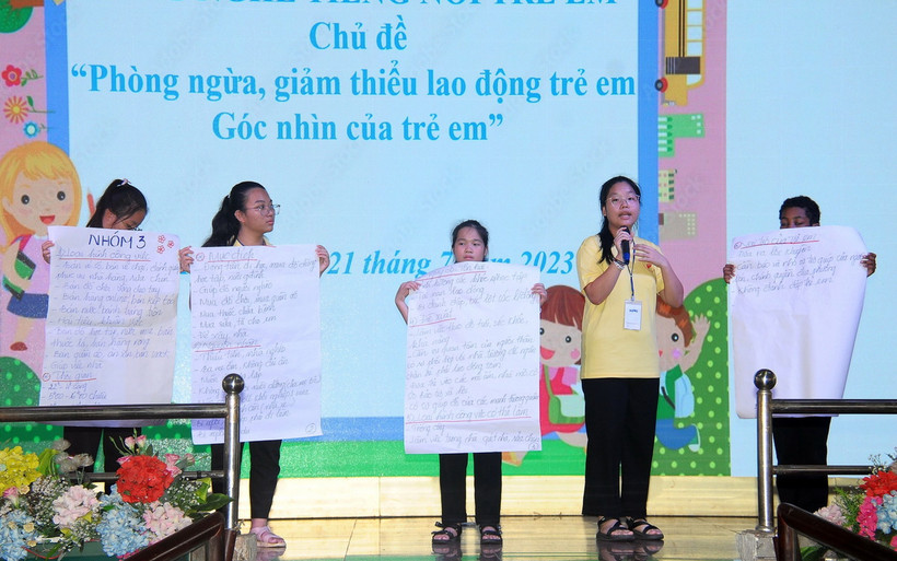 Các trẻ em có hoàn cảnh đặc biệt khó khăn tham gia diễn đàn lắng nghe tiếng nói trẻ em với chủ đề “Phòng ngừa, giảm thiểu lao động trẻ em” tại Hội trại. (Ảnh: Thanh Vũ/ TTXVN)