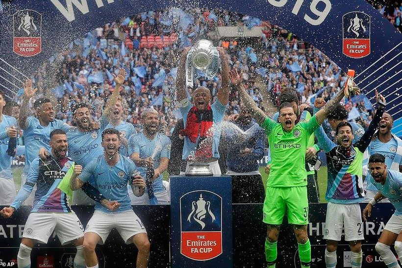 Manchester City vôi địch FA Cup.