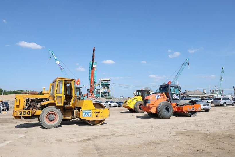 Thi công dự án cao tốc Biên Hòa-Vũng Tàu. (Ảnh: Dương Giang/TTXVN)