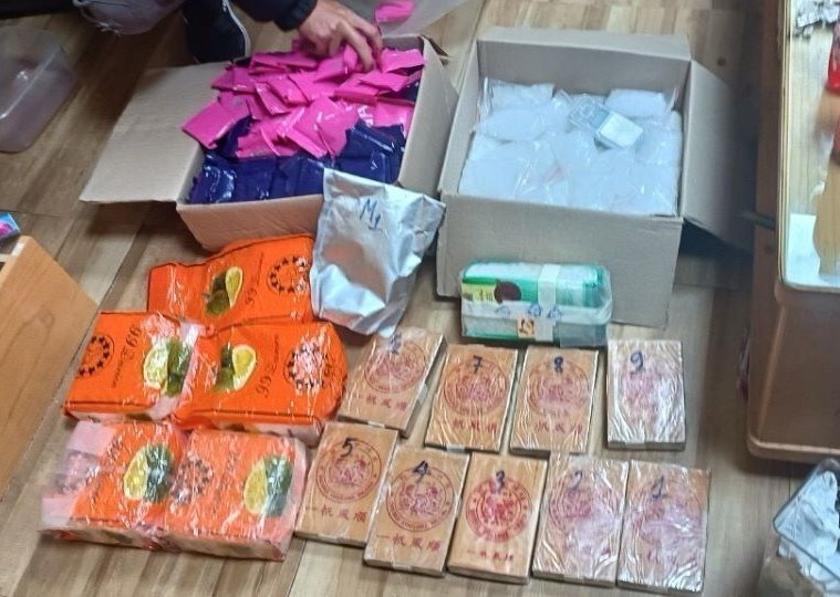 Số lượng lớn tang vật được thu giữ. (Ảnh: TTXVN phát)