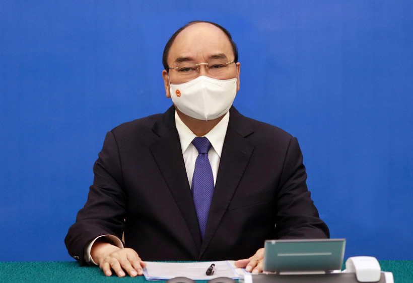 Chủ tịch nước Nguyễn Xuân Phúc điện đàm với Thủ tướng Nhật Bản Yoshihide Suga. (Ảnh: Thống Nhất/TTXVN)