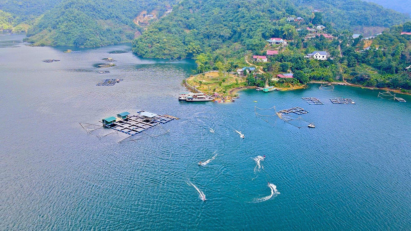 Điểm du lịch bản Bích Trụ, xã Hòa Bình, thành phố Hòa Bình. (Ảnh: TTXVN phát)