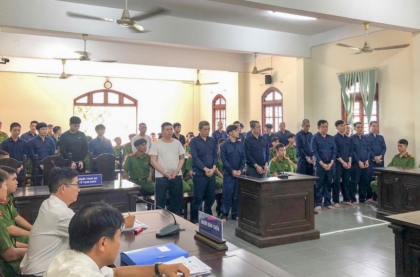 Các bị cáo tại phiên tòa sơ thẩm. (Ảnh: TTXVN phát)