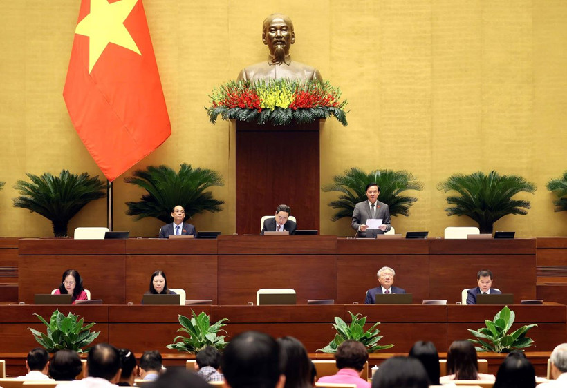 Phó Chủ tịch Quốc hội Nguyễn Khắc Định điều hành phiên họp. (Ảnh: An Đăng/TTXVN)