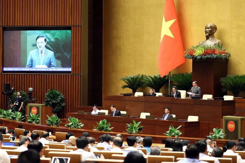 Phó Chủ tịch Quốc hội Nguyễn Khắc Định điều hành phiên họp. (Ảnh: An Đăng/TTXVN)