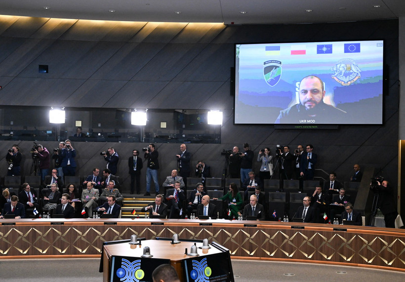 Bộ trưởng Quốc phòng Ukraine Rustem Umerov (ảnh trên màn hình) dự họp trực tuyến Hội đồng NATO-Ukraine tại Brussels, Bỉ ngày 15/2/2024. (Ảnh: AFP/TTXVN)