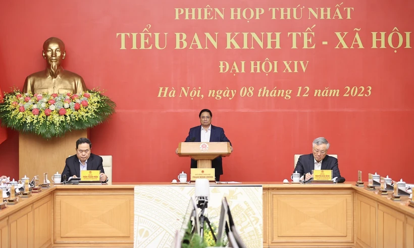 Thủ tướng Phạm Minh Chính chủ trì Phiên họp thứ nhất Tiểu ban Kinh tế-Xã hội Đại hội XIV của Đảng. (Ảnh: Dương Giang/TTXVN)