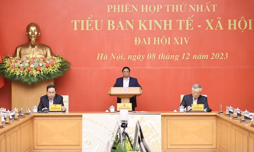 Thủ tướng Phạm Minh Chính chủ trì Phiên họp thứ nhất Tiểu ban Kinh tế-Xã hội Đại hội XIV của Đảng. (Ảnh: Dương Giang/TTXVN)