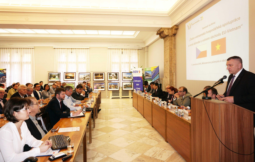 Hội thảo "Thúc đẩy hợp tác kinh tế Việt Nam - Cộng hòa Séc và giới thiệu về Hiệp định Thương mại tự do EU - Việt Nam" tại Praha ngày 5/12/2018. (Ảnh: Hồng Kỳ /TTXVN)