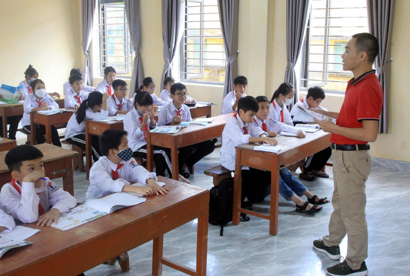 Giờ học của thầy và trò Trường Tiểu học và Trung học cơ sở xã Hòa Bình (huyện Vũ Thư, tỉnh Thái Bình). (Ảnh: Thế Duyệt/TTXVN)