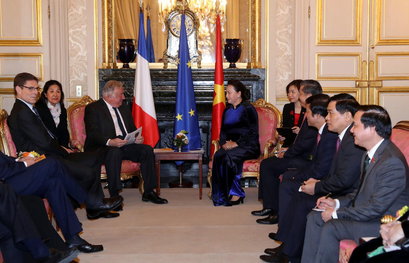 Chủ tịch Quốc hội Nguyễn Thị Kim Ngân hội kiến Chủ tịch Thượng viện CH Pháp Gerard Larcher. (Ảnh: Trọng Đức/TTXVN)