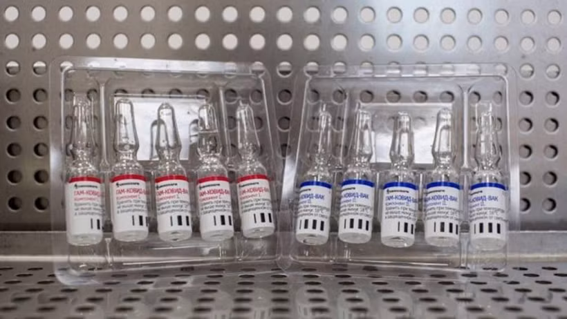 Vaccine Sputnik V phòng COVID-19 do Viện nghiên cứu dịch bệnh và vi trùng học Gamaleya của Nga phát triển. (Ảnh: Bloomberg/TTXVN)