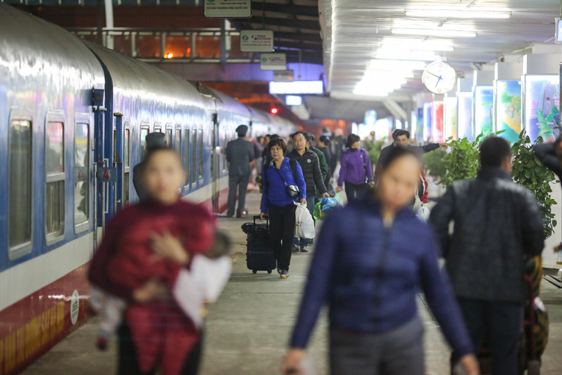 Dừng chạy hàng loạt tàu khách từ Hà Nội đi Vinh, Lào Cai