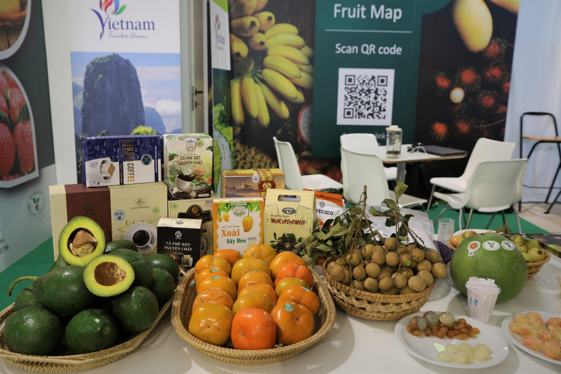 Các sản phẩm của Việt Nam được trưng bày tại Hội chợ. (Ảnh: Trường Dụy/TTXVN)