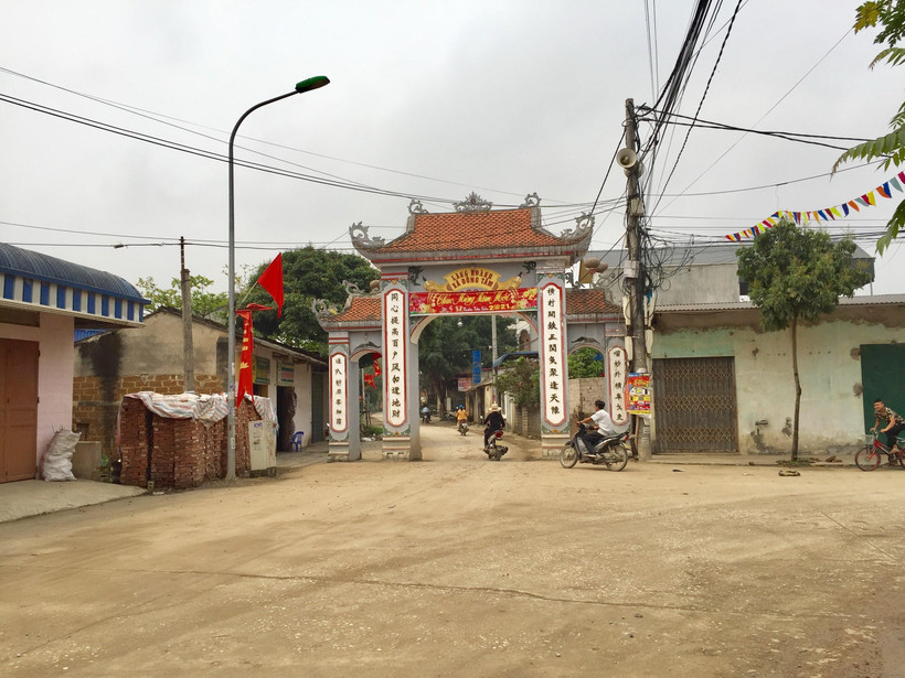 Cổng làng thôn Hoành (Đồng Tâm, Mỹ Đức, Hà Nội) khang trang, sạch đẹp. (Ảnh: Nguyễn Thắng/TTXVN)