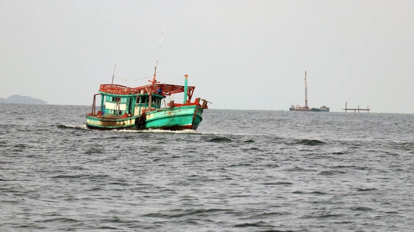 Tàu cá trên vùng biển Hà Tiên. (Ảnh: Lê Huy Hải/TTXVN)