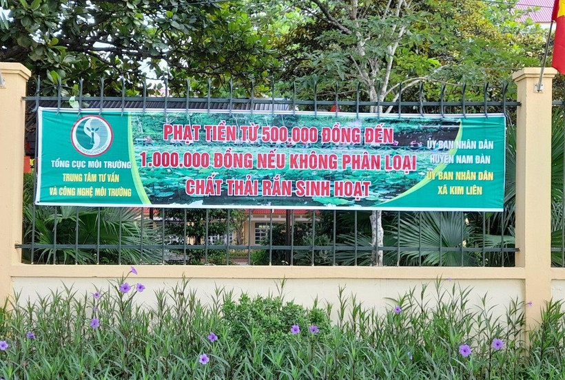 Phạt tiền từ 500.000 đồng đến 1 triệu đồng nếu không phân loại chất thải rắn sinh hoạt tại nguồn. (Ảnh: CTV/Vietnam+)